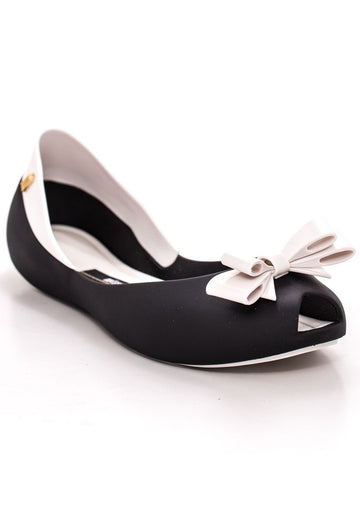 Melissa Queen (Black and White)