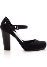 Melissa Kristen III (Black Flocked)