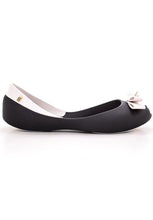Melissa Queen (Black and White)