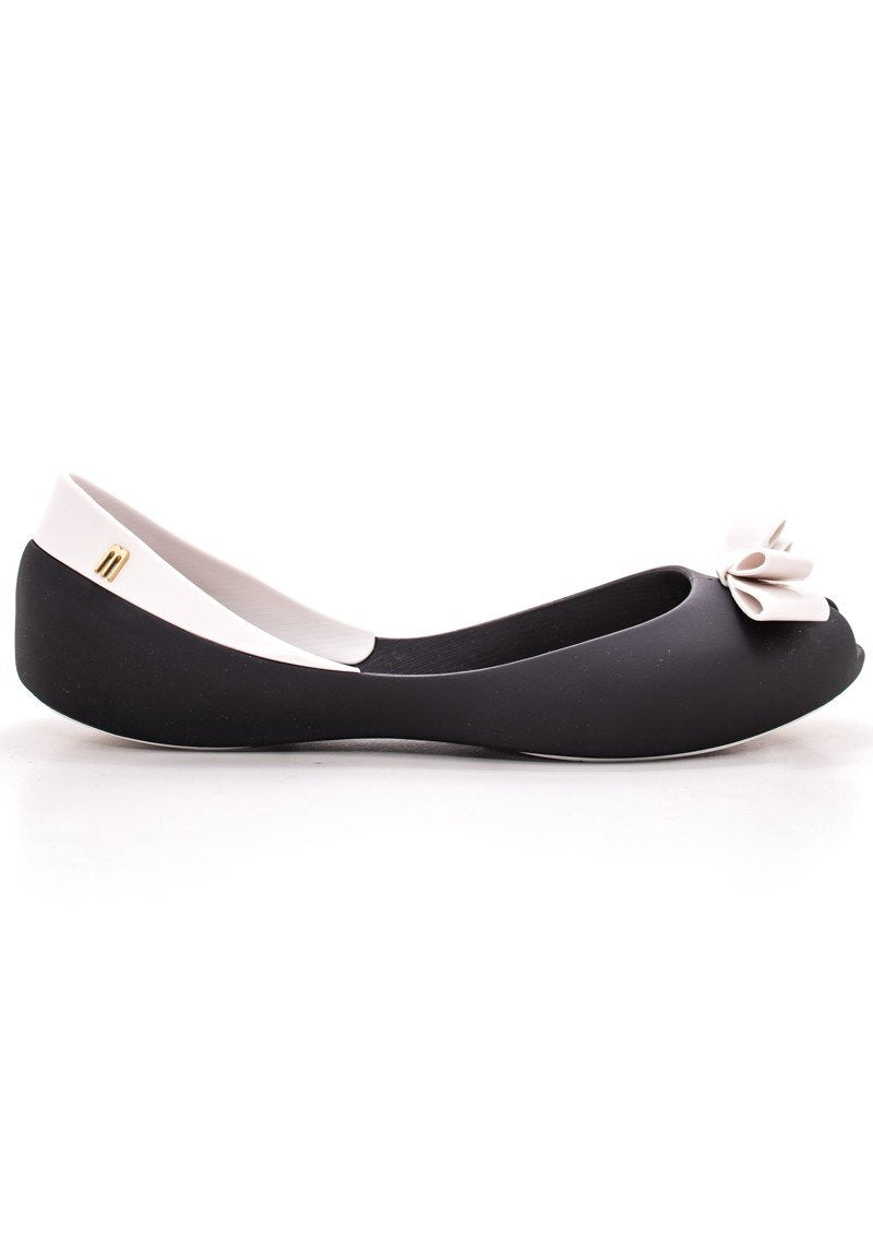 Melissa Queen (Black and White) - MDreams Malaysia
