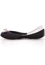 Melissa Queen (Black and White) - MDreams Malaysia