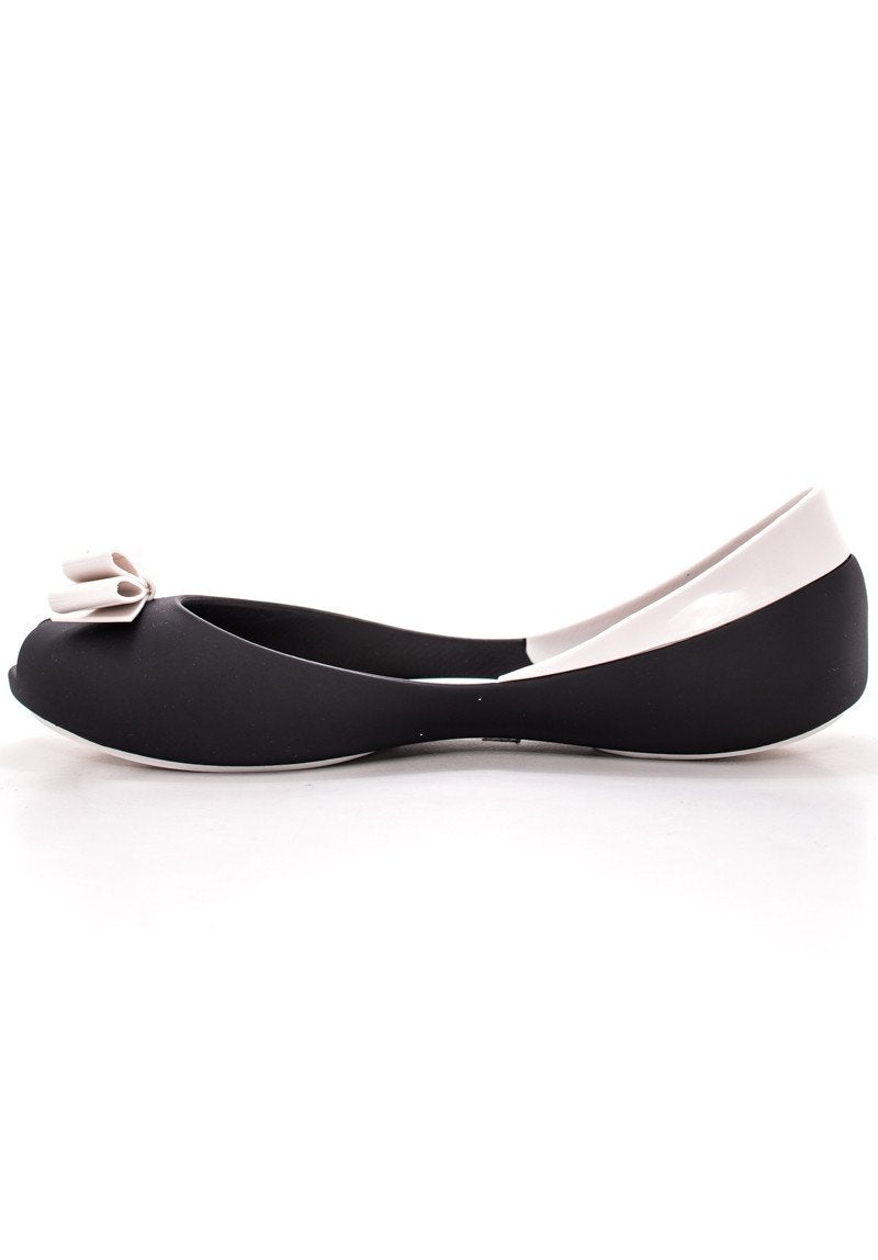 Melissa Queen (Black and White) - MDreams Malaysia