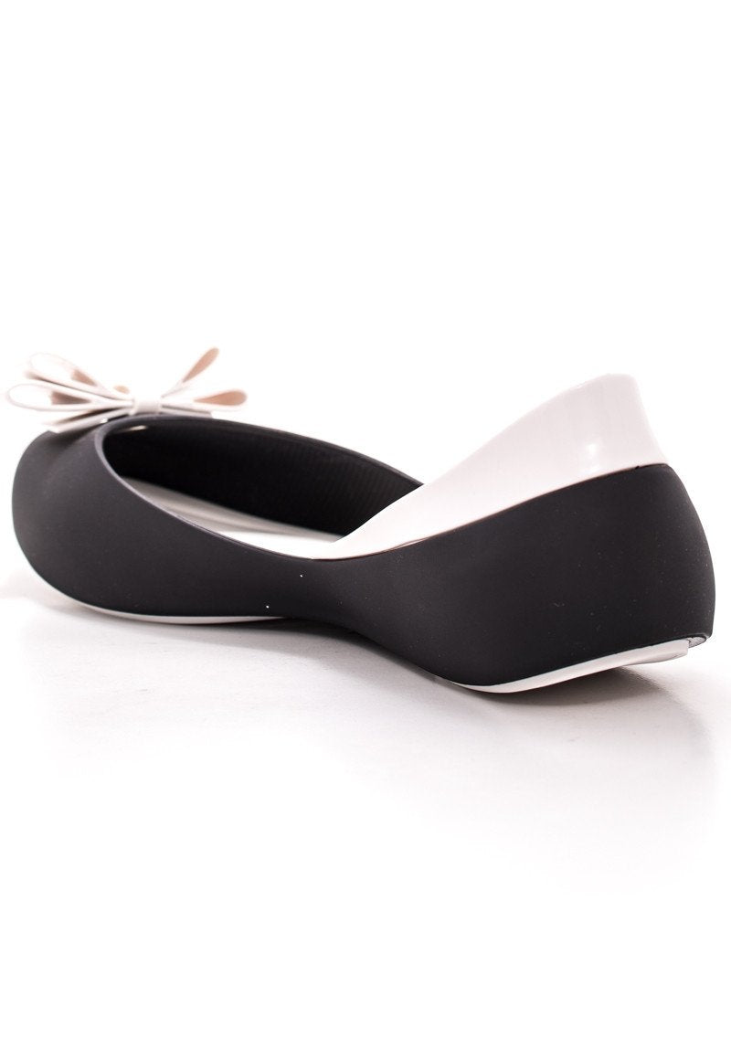 Melissa Queen (Black and White) - MDreams Malaysia