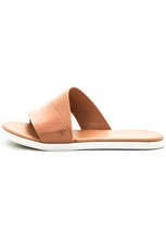 Melissa Bronzer (Brown/White)