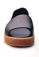 Melissa Puzzle Ad (Black)